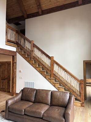 Interior - Soothing 4-bedroom house with AC in charming Banner Elk (Banner Elk)