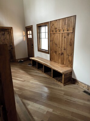 Interior - Soothing 4-bedroom house with AC in charming Banner Elk (Banner Elk)