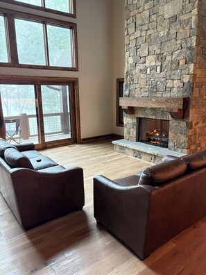 Interior - Soothing 4-bedroom house with AC in charming Banner Elk (Banner Elk)