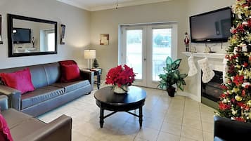Condo (3 Bedrooms) | Property amenity