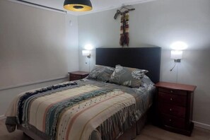 Strykjärn/strykbräda, internet och sängkläder