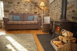 Smart TV, fireplace - Little Rogeston Cottage, Nolton Haven (Nolton Haven)