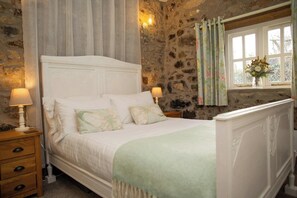 Free WiFi, bed sheets - Little Rogeston Cottage, Nolton Haven (Nolton Haven)