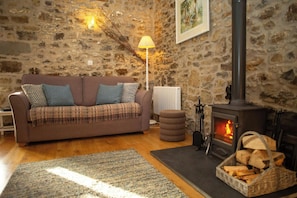 Smart TV, fireplace - Little Rogeston Cottage, Nolton Haven (Nolton Haven)
