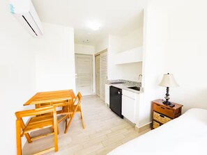 3 makuuhuonetta, silitysrauta/-lauta, Wi-Fi, vuodevaatteet