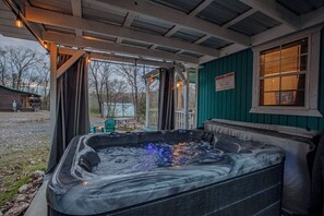 Terrace/patio - Love Bug Cabin in Hochatown (Broken Bow)