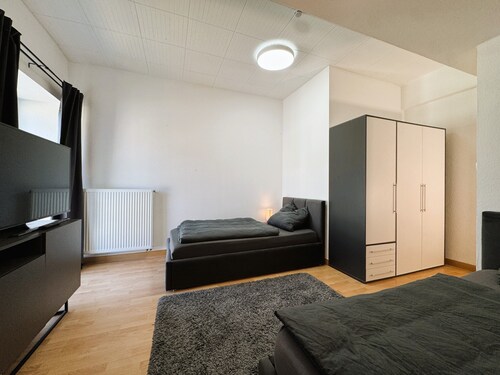 Central apartment in Düsseldorf: 2 beds, elevator, WiFi – Ideal for trade fairs