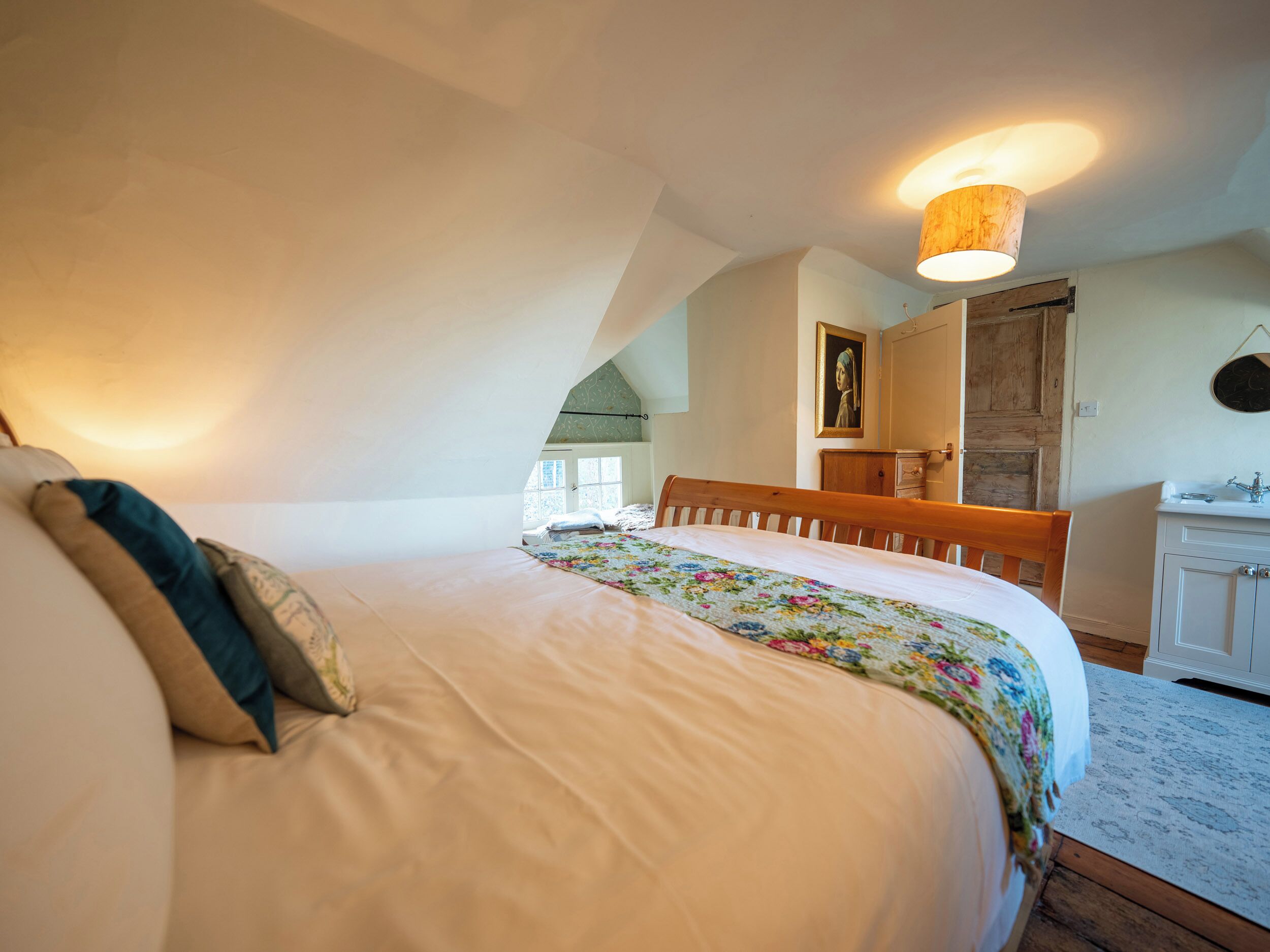 3 bedrooms, individually decorated, individually furnished, free WiFi