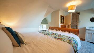 3 bedrooms, individually decorated, individually furnished, free WiFi
