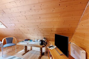 Interior - Room “Vogelnest” with Shared Garden and Wi-Fi (Friedenweiler)