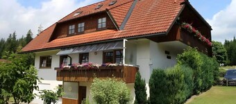Guesthouse Waldhüsle with Mountain Views, Garden and Wi-Fi