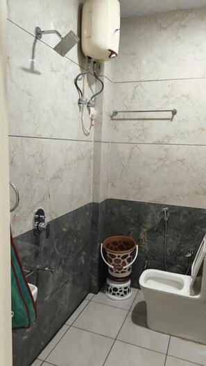 Free toiletries, towels, soap, shampoo - HOTEL SHIVANSH (Sikar)