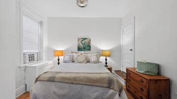 3 habitaciones, escritorio, tabla de planchar con plancha y wifi gratis