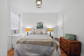 3 habitaciones, escritorio, tabla de planchar con plancha y wifi gratis 