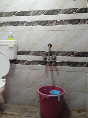 Standard Room | Bathroom | Towels - Tanaji Residency (Mumbai)