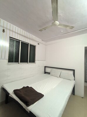 Standard Room - Tanaji Residency (Mumbai)