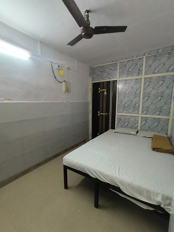 Standard Room - Tanaji Residency (Mumbai)