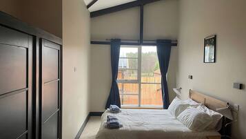 5 bedrooms, individually decorated, individually furnished, free WiFi
