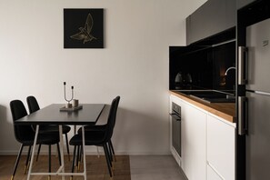 Refrigerador, placa de cocina, lavavajillas, cafetera/tetera