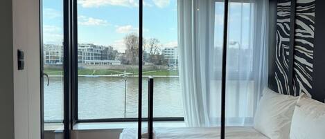 スーペリア アパートメント バルコニー リバービュー | 客室ごとに異なる装飾、客室ごとに異なるインテリア、アイロン / アイロン台、WiFi (無料)