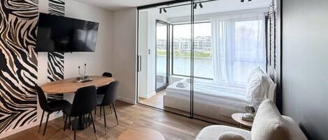 Superior-Apartment, Balkon, Flussblick