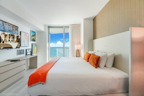 2 bedrooms, desk, iron/ironing board, WiFi - 30th Floor Oceanfront Condo Stunning Sunset Views (Hollywood)