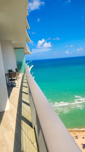 Property grounds - 30th Floor Oceanfront Condo Stunning Sunset Views (Hollywood)