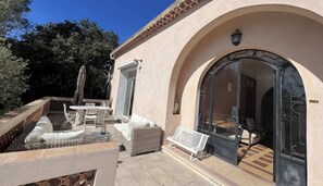 Outdoor dining - Cabernet - Domaine de la Navicelle (Le Pradet)