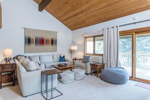 Smart TV, fireplace - Loft Area! Golf Course Views! Shuffleboard Table! Hot Tub Access! (Sun Valley)