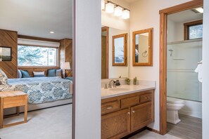 Hair dryer, towels - Loft Area! Golf Course Views! Shuffleboard Table! Hot Tub Access! (Sun Valley)