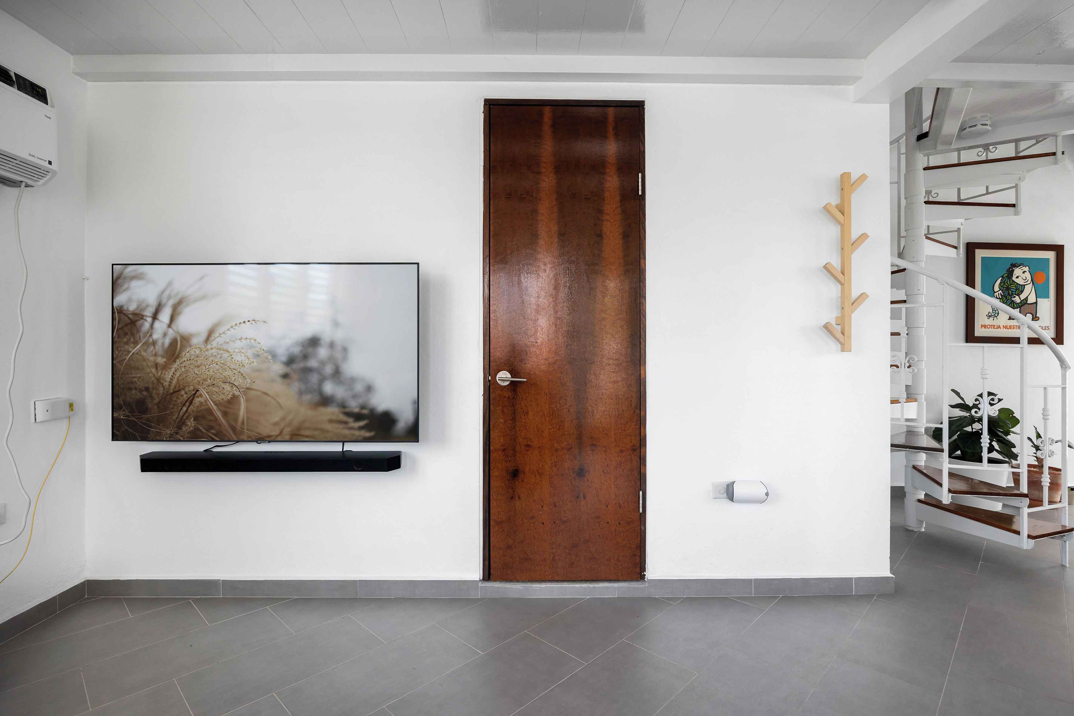 Smart TV 32-inci dengan saluran TV digital