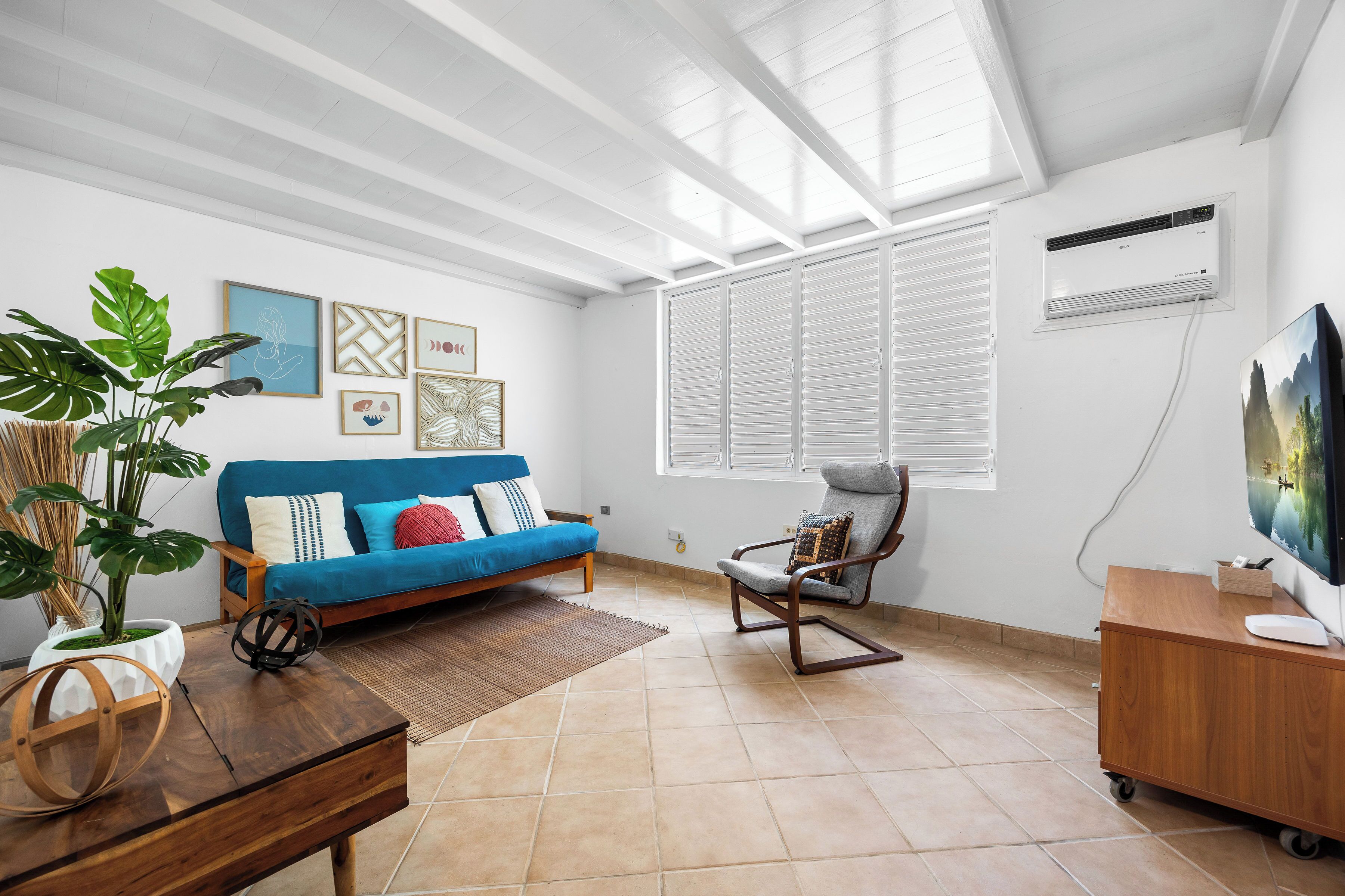 Standard Apartment | Living area