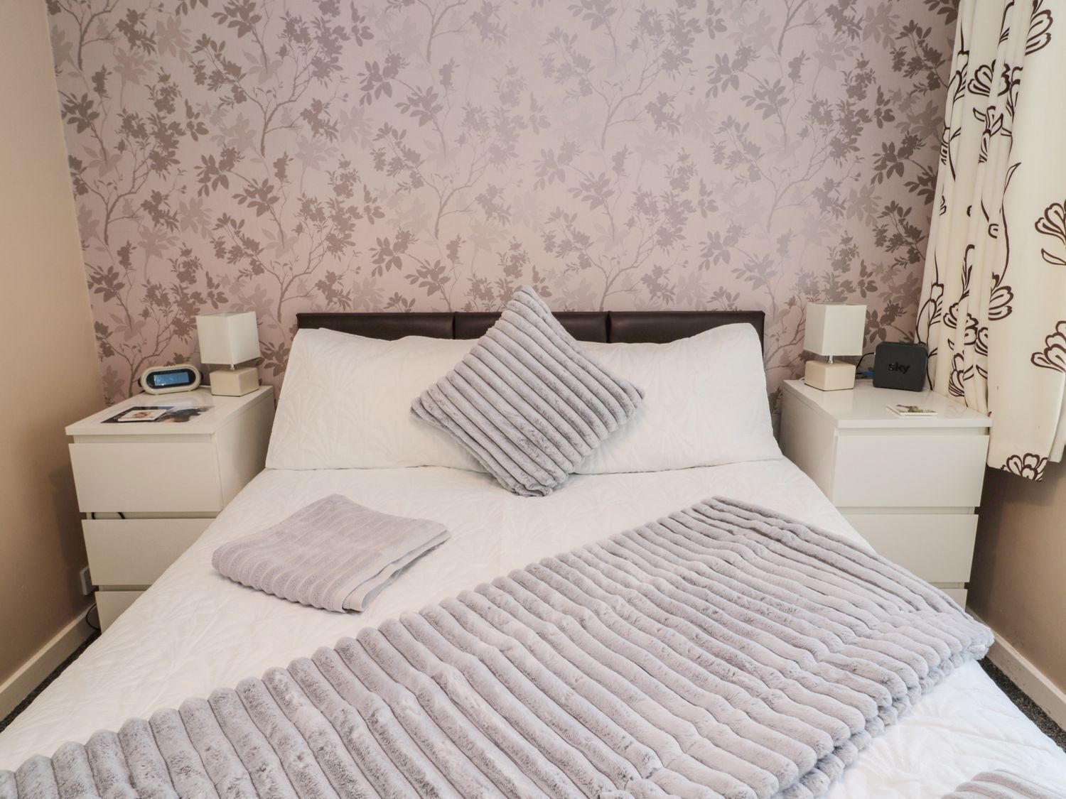 2 bedrooms, individually decorated, individually furnished, free WiFi