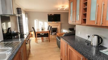 Cookware/dishes/utensils