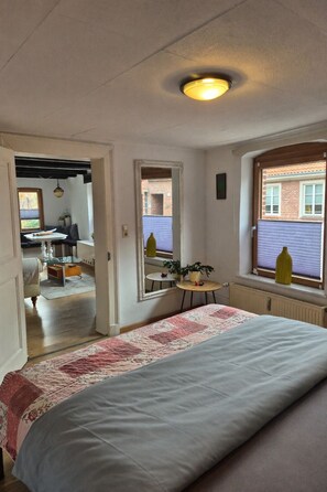 1 bedroom, desk, travel crib, free WiFi