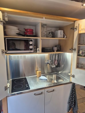 Fridge, microwave, stovetop, coffee/tea maker - Urig-Bed Bentheim | Atmospheric holiday apartment in the city centre (Bad Bentheim)