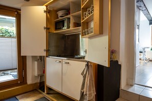 Fridge, microwave, stovetop, coffee/tea maker