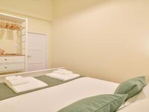4 bedrooms, iron/ironing board, WiFi - Elevator Beachfront 4-Bedroom Villa with Pool & Sea Views in Albufeira (Albufeira)