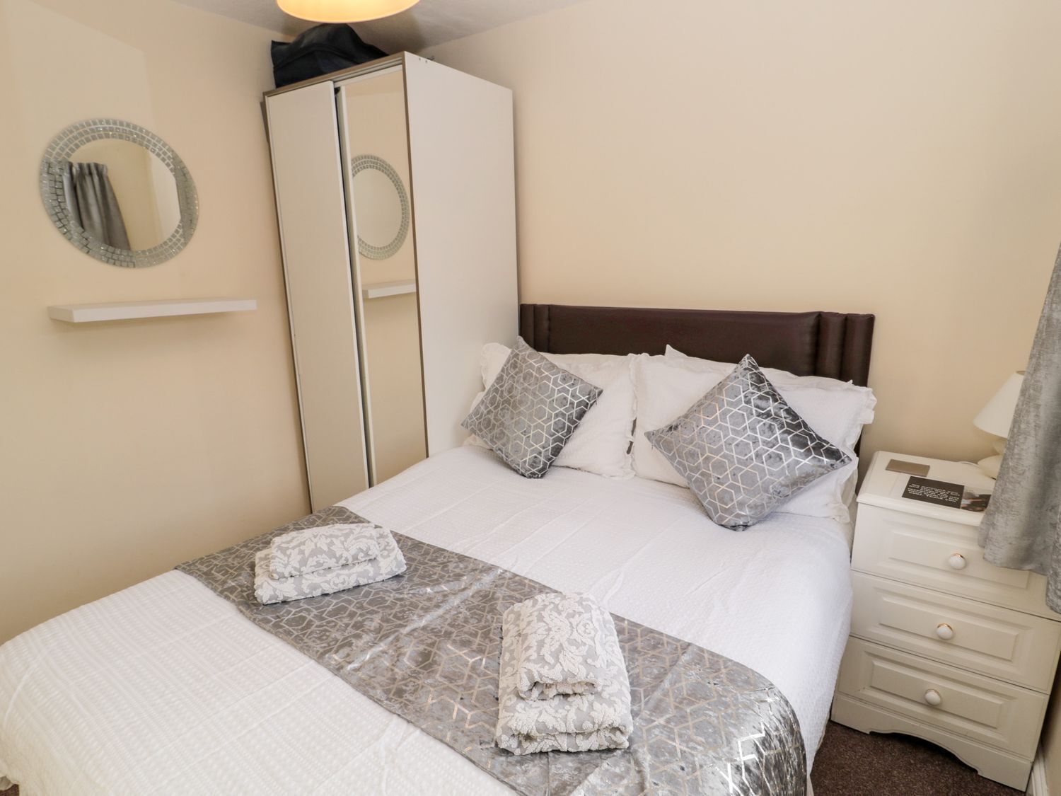 1 bedroom, individually decorated, individually furnished, free WiFi