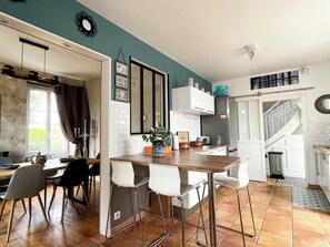 Private kitchen - Typical Vendée house. For a peaceful, family-friendly stay! (Doix lès Fontaines)