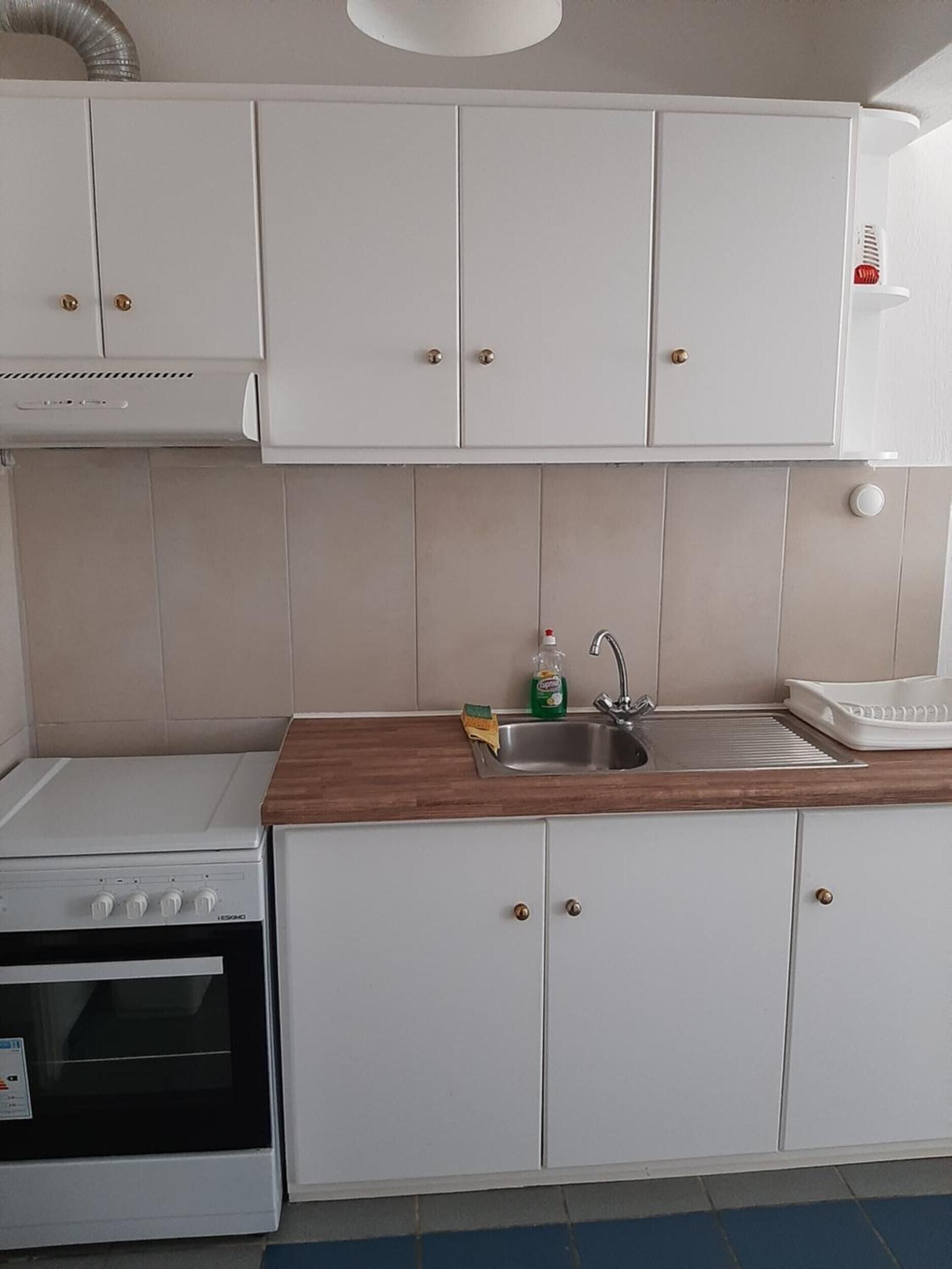 Geladeira, fogão, cooktop, cafeteira/chaleira