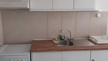 Geladeira, fogão, cooktop, cafeteira/chaleira