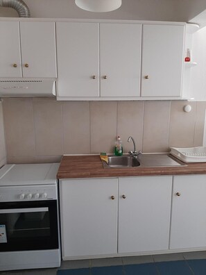 Geladeira, fogão, cooktop, cafeteira/chaleira