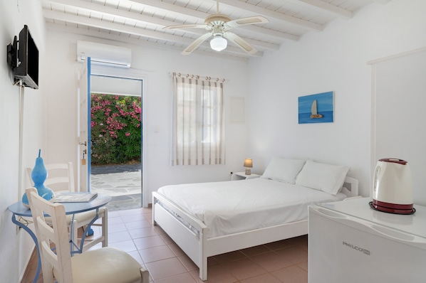 WiFi, bed sheets - Standard Studio 2 with Wi-Fi and Air Conditioning (Mykonos)