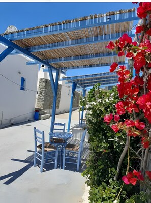 Outdoor dining - Standard Studio 2 with Wi-Fi and Air Conditioning (Mykonos)