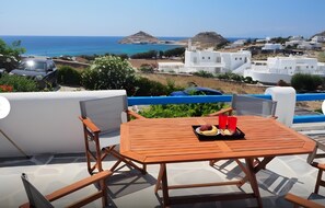 Outdoor dining - Triple Room 1 with Sea View, Wi-Fi and Air Conditioning (Mykonos)