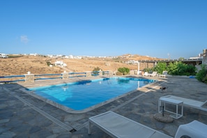 Pool - Triple Room 2 with Sea View, Wi-Fi and Air Conditioning (Mykonos)
