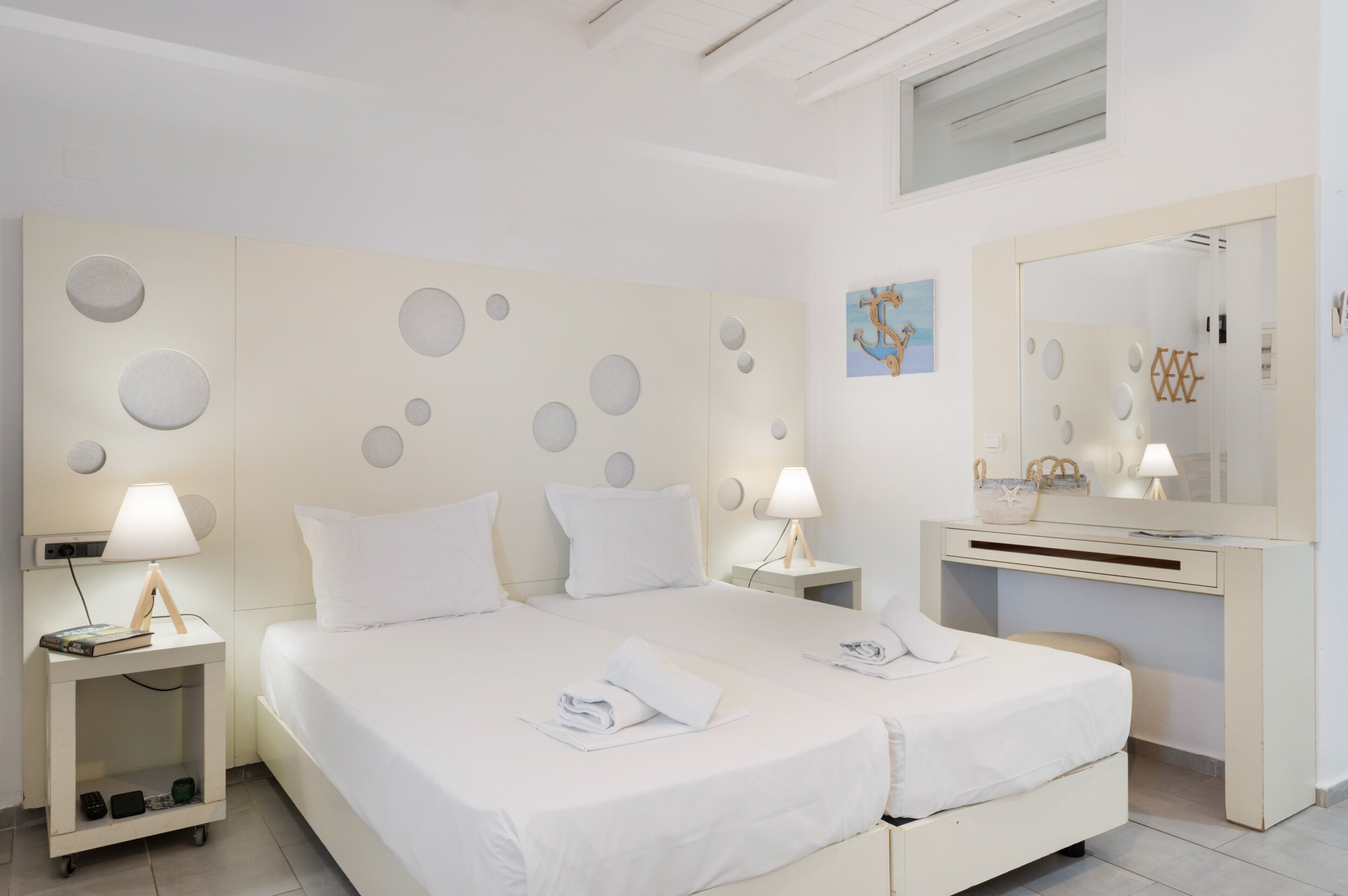 WiFi, bed sheets