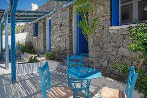 Outdoor dining - Triple Room 2 with Sea View, Wi-Fi and Air Conditioning (Mykonos)