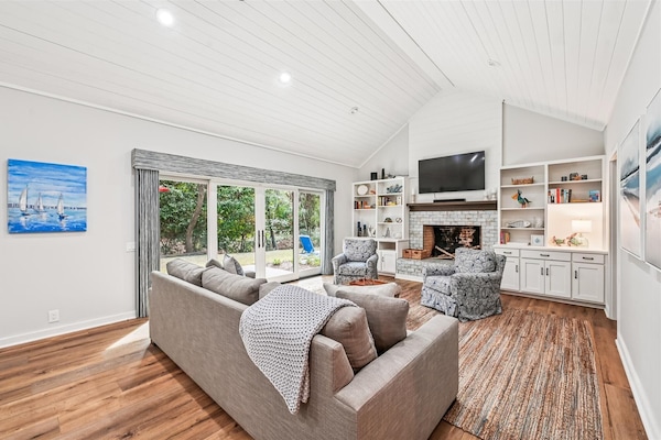 Welcome to 36 Wisteria Lane!